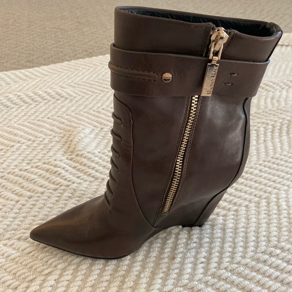 Rachel Roy Brown Leather Pointed Toe Wedge Boots Size 6